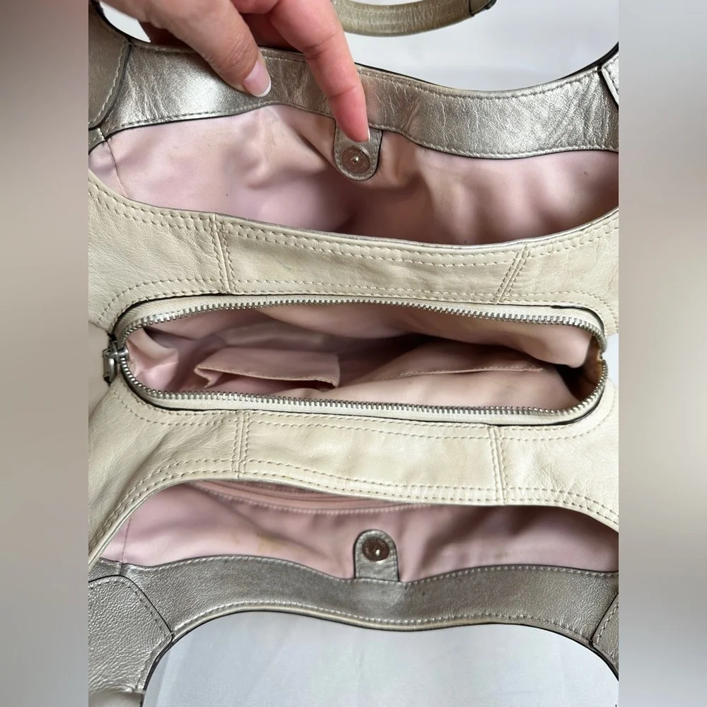 Coach Rare EUC white Lynn Hobo 3 compartment bag